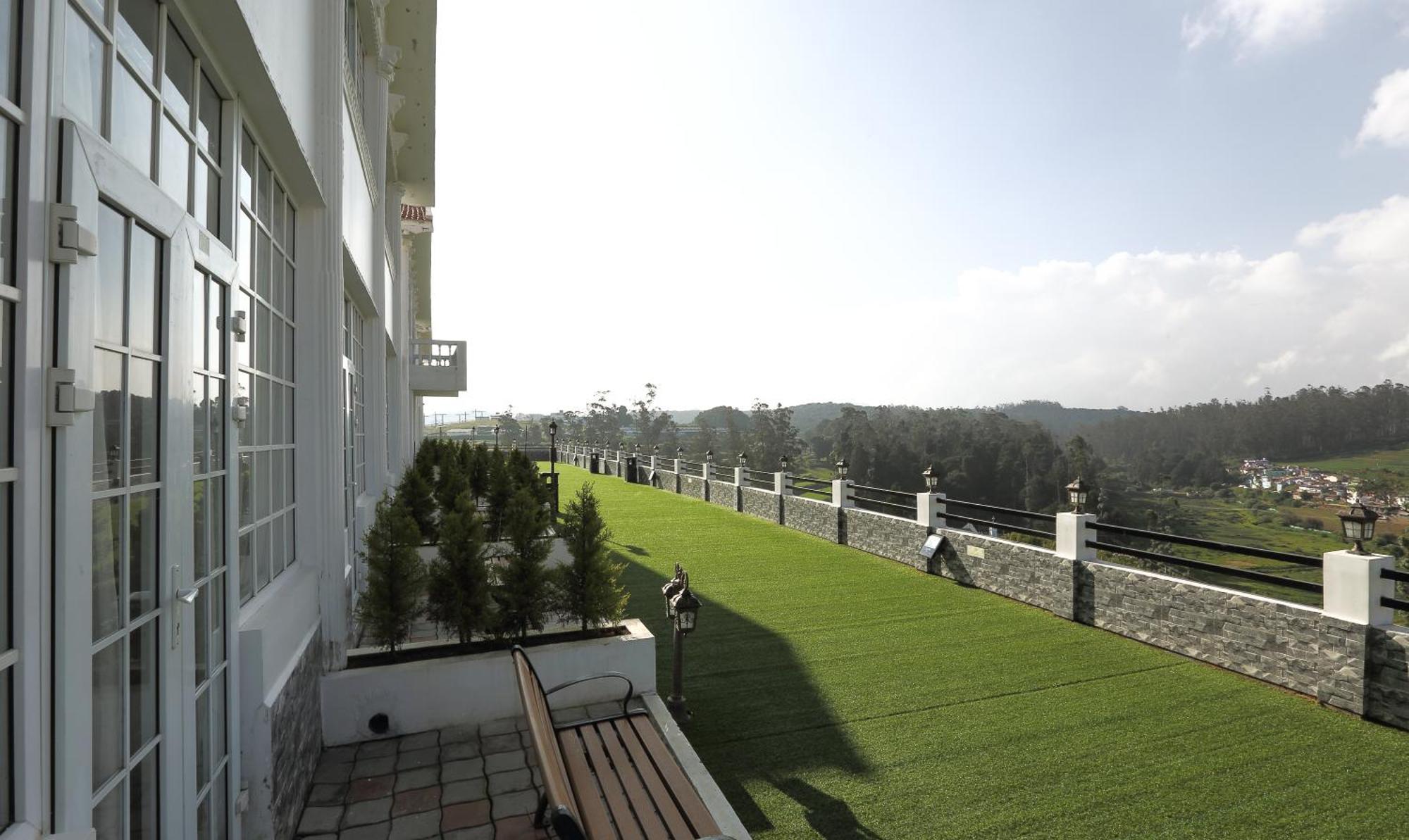 Treebo Skydale Inn & Suites With Mountain View Ooty Esterno foto